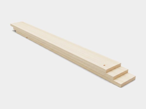 Drei sägerohe Gerüstbretter aus Fichte/Tanne 45 × 280 mm, gestapelt (Visualisierung)
