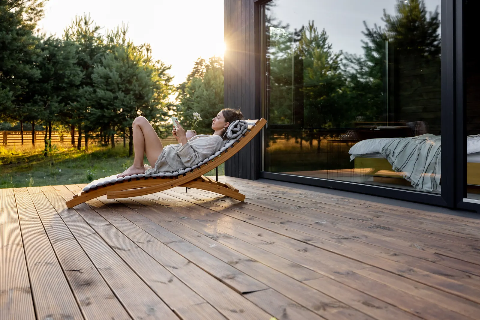 Holzterrasse im Garten