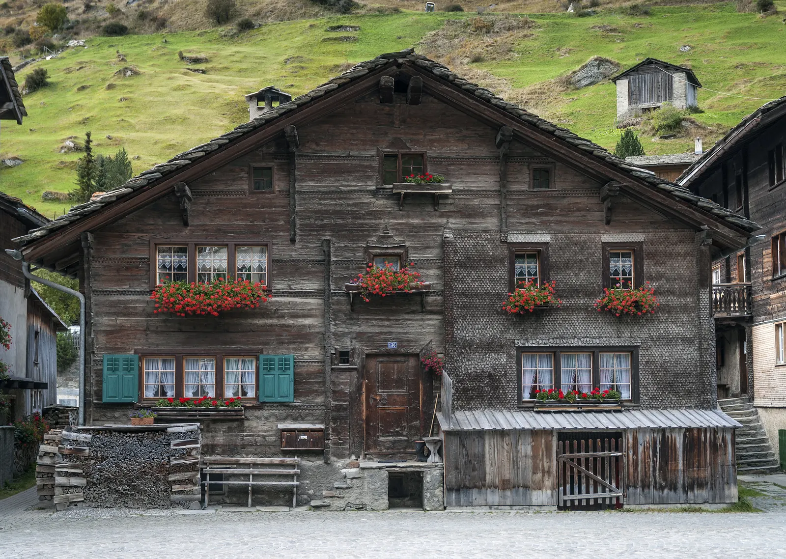 Traditionelle Holzhäuser in Vals, Graubünden