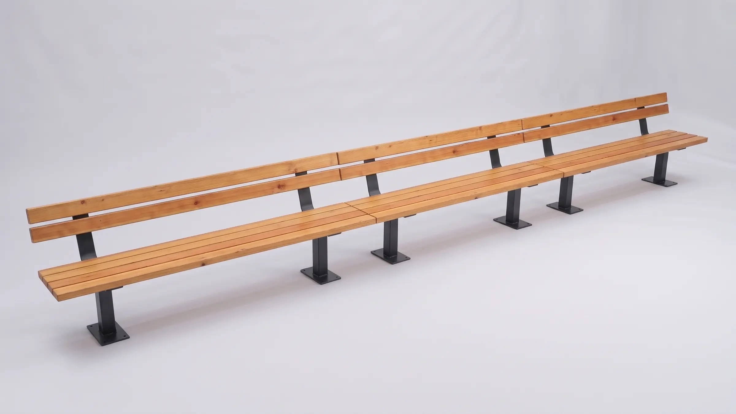 Reihenbank Hurden aus Lärche, drei Elemente mit Lehne auf anthrazitfarbenen Vierkantrohr-Stützen (Visualisierung)