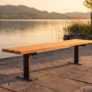 Sitzbank Ufenau ohne Lehne, Stütze aus Rundrohr, im Abendlicht am Seeufer (Visualisierung)